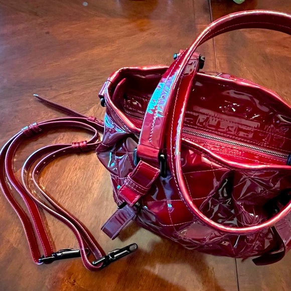 AUTHENTIC BURBERRY LARGE BURGUNDY PATENT LEATHER BAG WITH SHOULDER STRAP - Picture 7 of 14